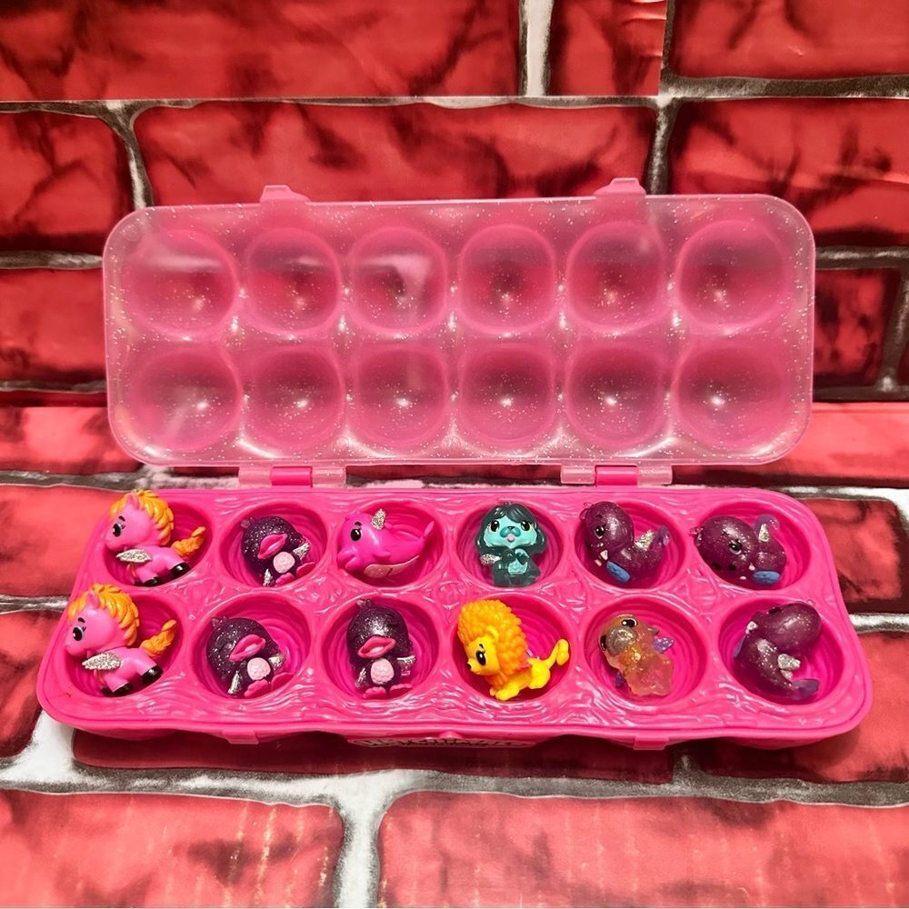 Hatchimals Pink Egg Carton case w/figures